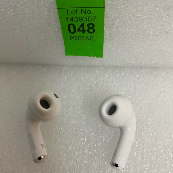 Apple A2084 Charging Case Airpods Only No Case Apple AirPods Apple A2084 Charging Case Airpods Only No Case Apple AirPods